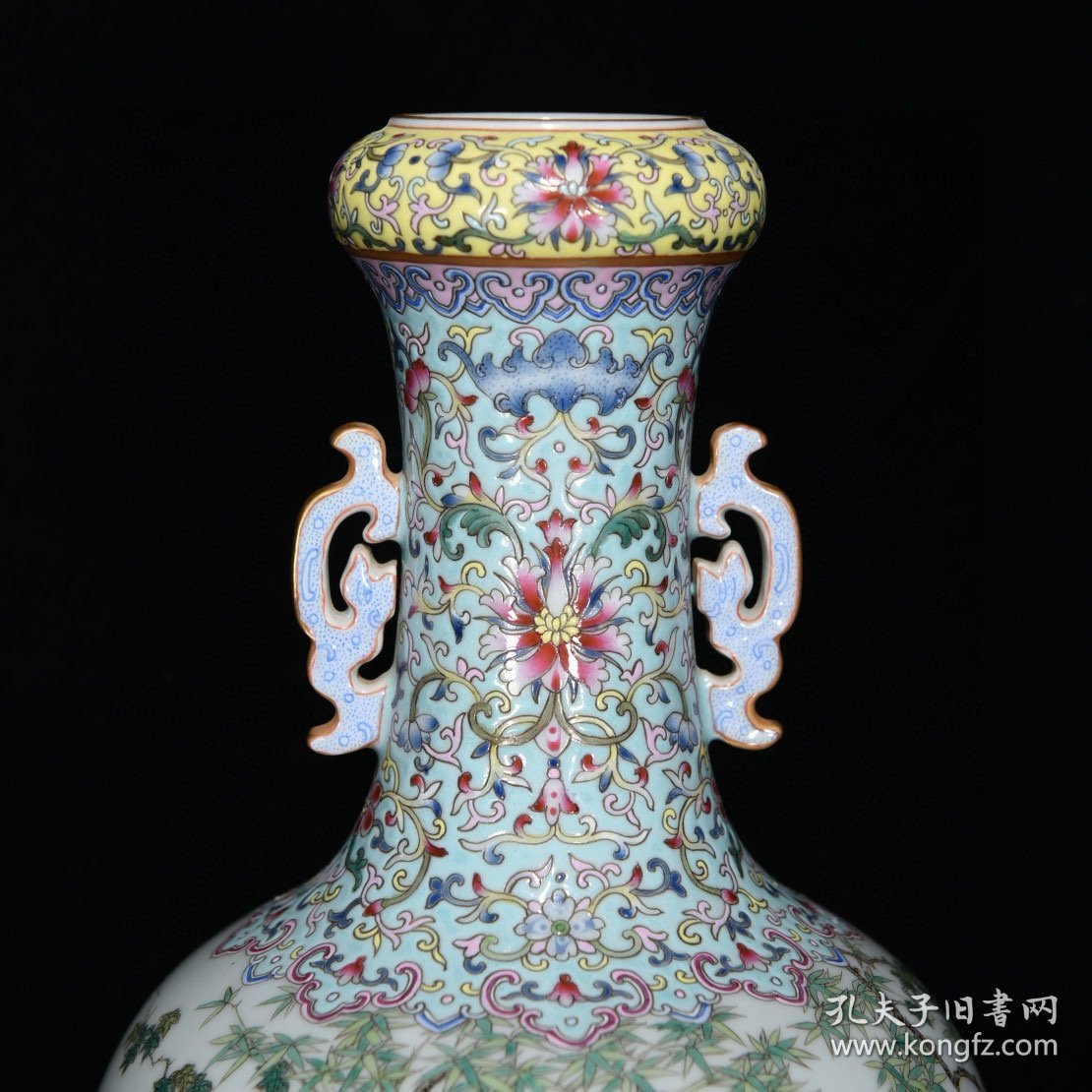 清乾隆粉彩安居乐业纹双耳蒜头瓶尺寸33*19厘米