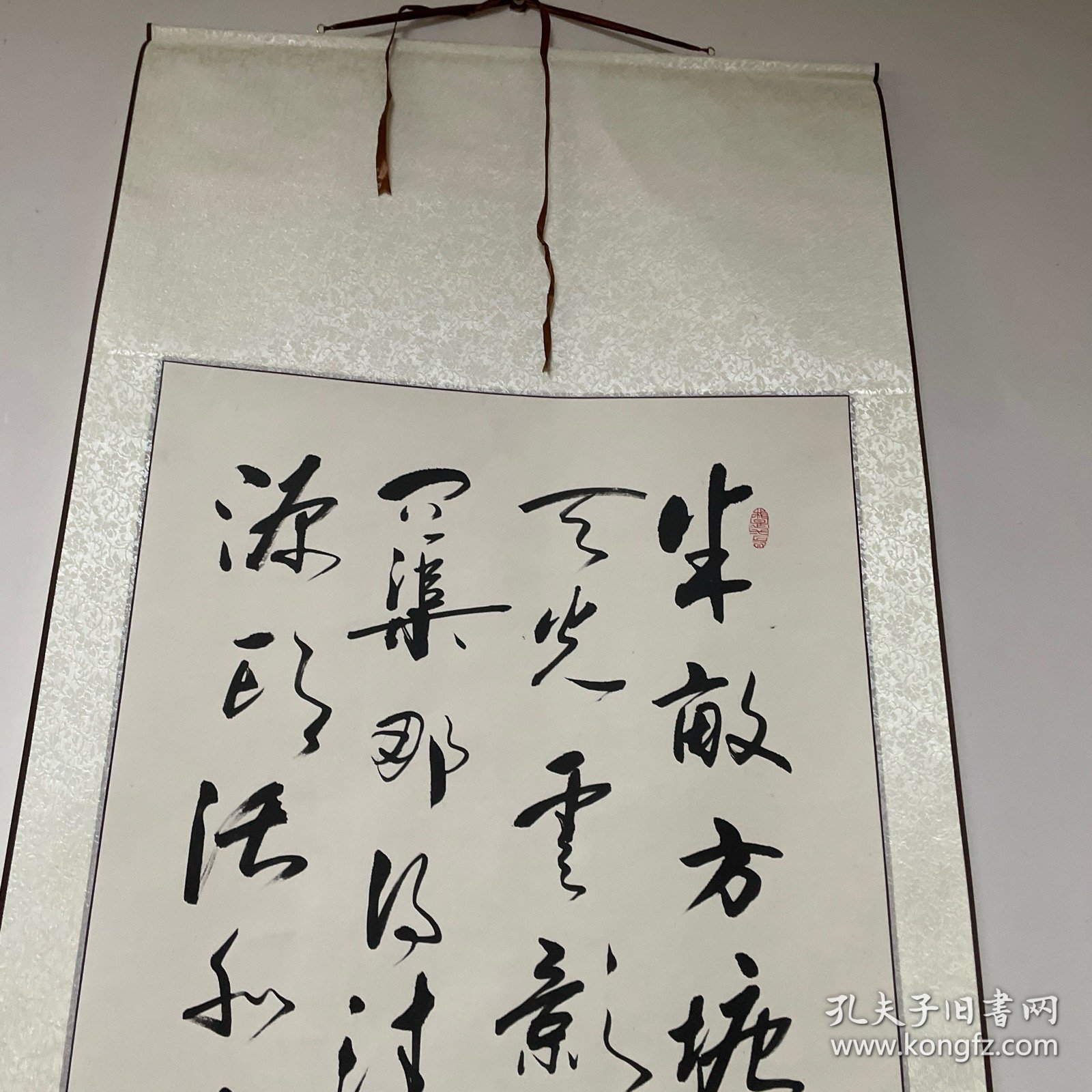 立轴卷轴装裱字画 观书有感 南宋·朱熹 半亩方塘一鉴开，天光云影共徘徊。问渠那得清如许？为有源头活水来。
