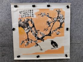 杨永军老师雪景梅花小鸟作品，有一处瑕疵，颜料倒了洒画上了，处理，介意勿拍，杨永军，一九六二年出生于淄博市临淄，山东省美协会2013年3月至2016年3月结业于清华大学美术学院现职业画家，特聘为北京水墨之韵画院画家。2008年山东省美协十三届美展入选 2009年山东省美协首届花鸟画入选，2015年中国美协水墨彭城全国写意展入围，2016年中国美协中国百家金陵画展入围、中国美协美丽中国梦七彩云南情入围