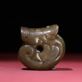 旧藏和田玉商周时期熟坑猪龙把件