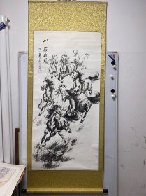 八骏图陈天明老师作品立轴 陈天明，男，1942年出生于河南洛阳，延习徐悲鸿《六骏图》的画法，以笔取气，以墨取韵，主要画《墨马》代表作品《八骏图》
