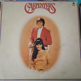 卡伦·卡朋特（Karen Carpenter）经典歌曲《昨日重现》演唱者 1974年亲笔签名 黑胶LP  《昨日重现》经典曲目 附证书