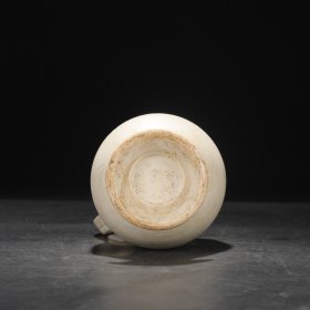 旧藏 北宋 定窑白釉剔花大执壶 尺寸：高22.5公分 口径7.5公分 肚径12公分