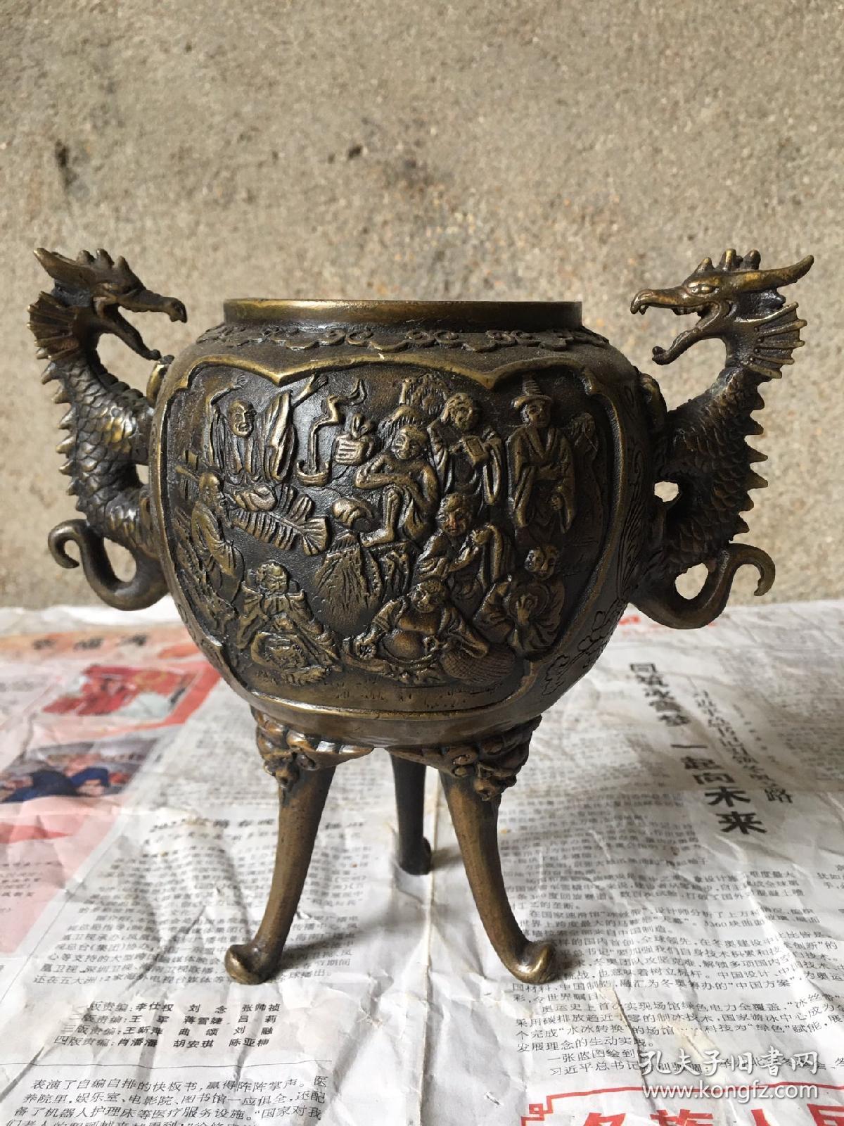 旧藏 高足八仙人物龙耳铜香炉
高17厘米
重1.8斤
