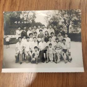 师丶徒丶孙留影于泸(四川泸州)1985.7.14