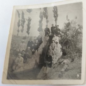 1966年6月一群男女在山西闻喜县合影留念照片