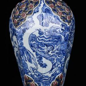 元青花釉里红贴塑花卉海水刻白龙纹八方梅瓶