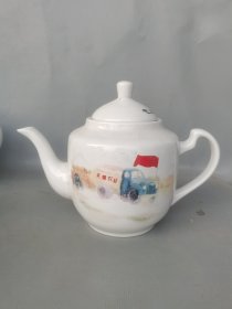 六七十年代粉彩大茶壶