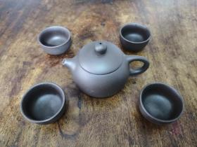 紫砂壶功夫茶具一套，80元，一个茶壶四个杯子，看好下单。