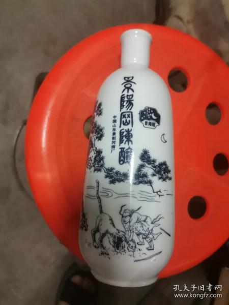 九十年代景阳冈陈酿青花武松打虎图酒瓶，一斤装空酒瓶。