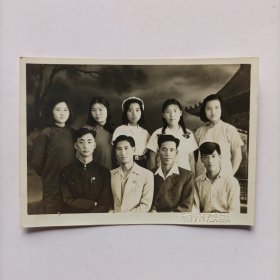 五六十年代兰州万岁照相馆拍摄《青年男女学生合影照》原版黑白照片一张