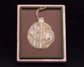 和田玉节节高升规格: 5.6×5.6×1.2厘米重 50克