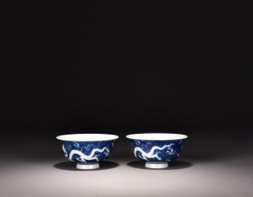 清雍正蓝地留白龙纹杯！ 4*8厘米