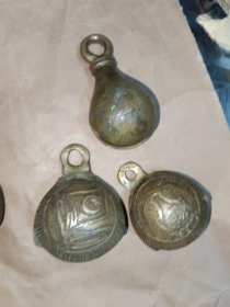 老铜铃铛4个。标的是四个一起的价格