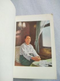毛主席诗词。封面漂亮，大花皮，历史年代感强，图片非常多，受限制许多未拍上，非常珍贵，有些图片极为少见，无涂划，观感效果好，遗憾就是彩页及内页几张图缺，书中有展示。朋友看仔细，价低交朋友，所见即所得，不容错过，值得拥有！