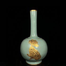 宋汝窑包金长颈瓶，高28直径14cm