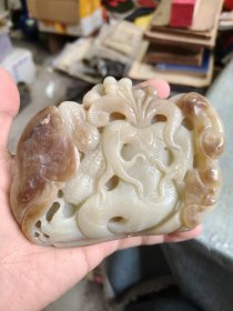 和田玉摆件，局部有小纹见图，个头大，一斤重左右