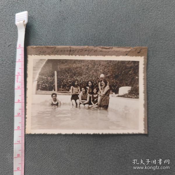 民国老照片，1933年泳池派对少年少女合影老照片