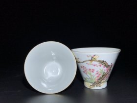 雍正古月轩十二花鸟品茗杯，器型少见、釉色纯正、纯手工胎，器形优美，造型周正挺拔，品相完整！