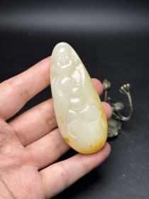 精美和田玉原石雕刻笑佛笑口常开
