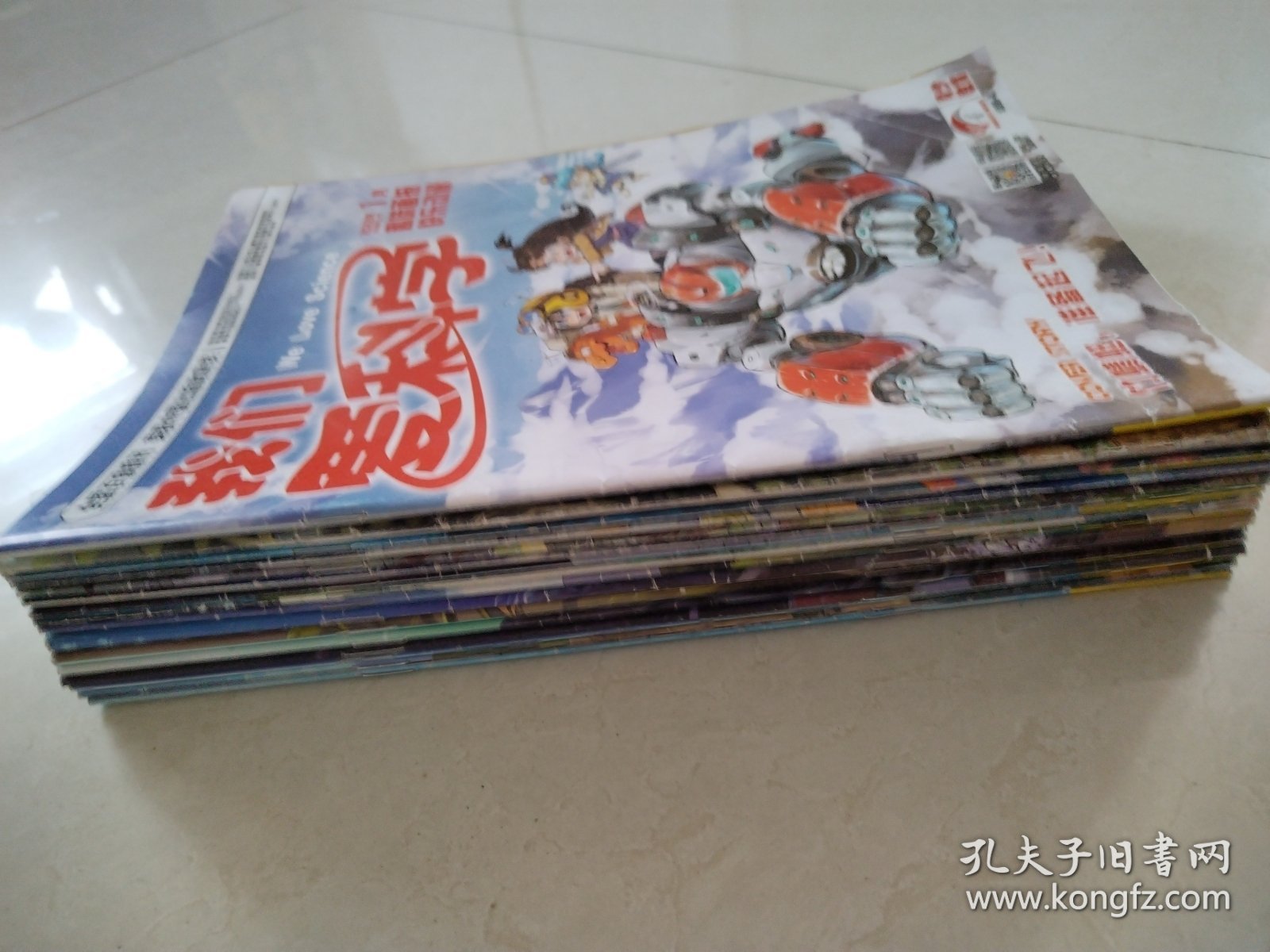 2022年《我们爱科学》杂志，共计16本，其中4本合刊，B版：趣味画报，快乐动漫，包括1上下一5上下，6上，7上下一9上下，11上下，12上）