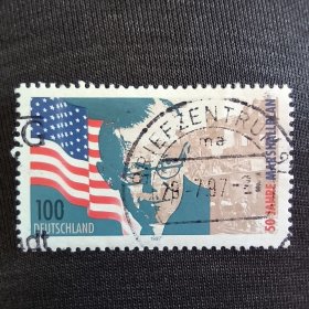 A1003德国邮票1997年 马歇尔计划50周年 名人人物 乔治·马歇尔1880-1959年，美国将军和政治家；美国国旗，欧洲房屋被炸的废墟 信销 1全 邮戳随机