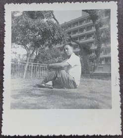 福州老照片，七十年代，福州华侨大厦留影