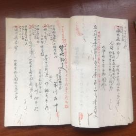 清未档案，1893年（日本明治二十六年）时期，由宫本乡区裁判所收集的证据、状子、证词等合集，厚厚的一本，片幅有限，没照完，多枚印章。具有丰富的历史、政治研究价值，毛笔书写，内容丰富，因为年代久远，有虫蛀，具体见图，包真包老，拍前看好，拍后不退。