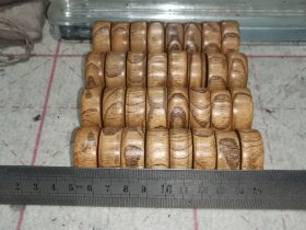 罕见漂亮的清代手工雕刻老象棋袖珍小象棋，精致典雅全套完好