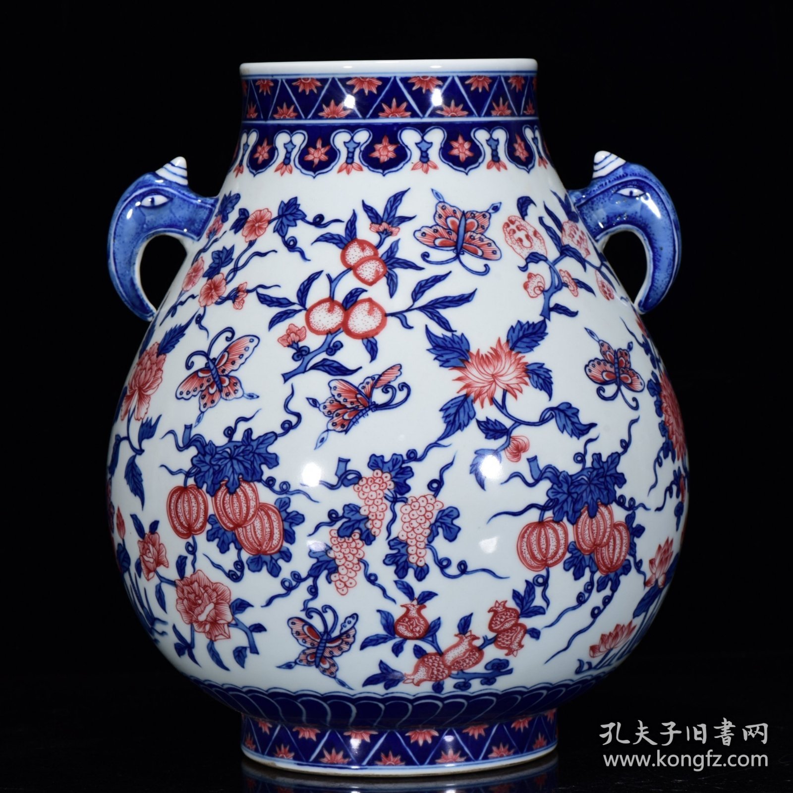 清乾隆年青花釉雕蝶恋花纹如意尊28*23m