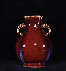 清雍正郎窑红釉窑变海棠双耳尊，高29.5×21.5厘米