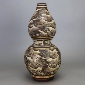 吉州窑白地褐彩海水纹葫芦瓶