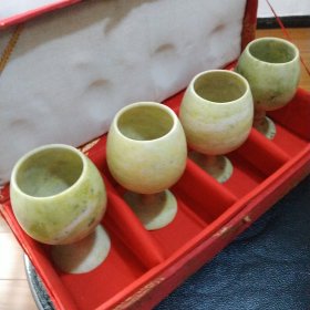 早期原盒蓝田玉雕酒杯四只一套原盒原品.