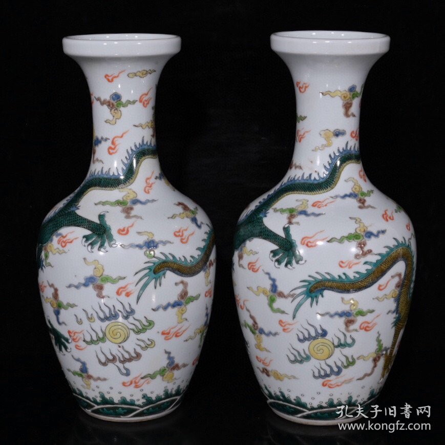 大清乾隆粉彩龙纹瓶（25×12cm）