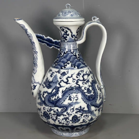 明青花龙纹茶壶