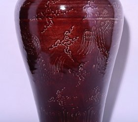 大明永乐年制祭红釉雕刻凤纹梅瓶，高45×27厘米