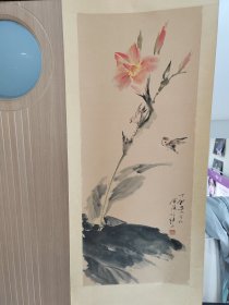 林继凡扇子两把，画八幅，林继凡，男，生于1946年8月，苏州人。第一批国家级非物质文化遗产项目昆曲代表性传承人。一级演员，江苏省昆剧院著名表演艺术家，第八届中国戏剧“梅花奖”获得者。