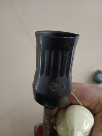 老瓷鸟台灯 瓷身完整正常使用 底座两个笔的插帽缺失一个 开关拉绳后配的 高30底座13×9