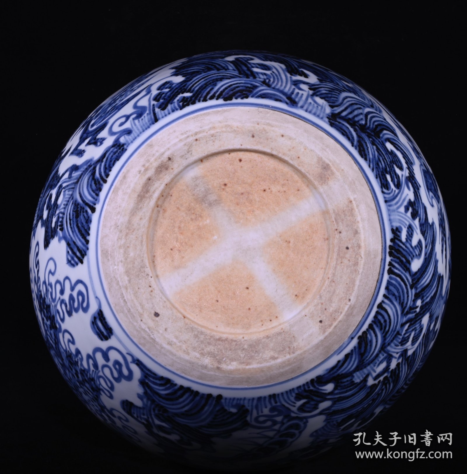 大明宣德年制青花海水纹葫芦瓶，高46×28厘米