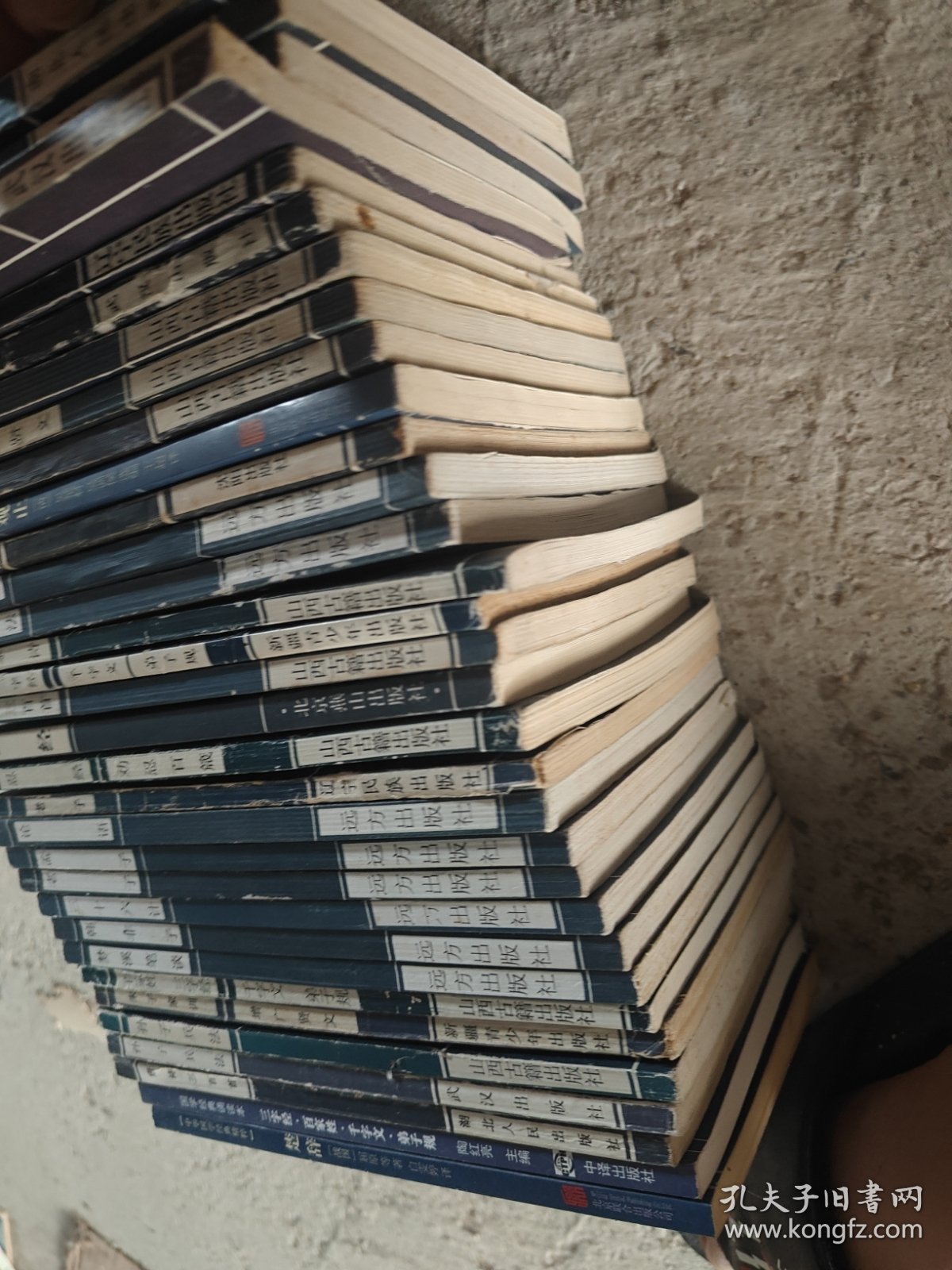 楚辞、三字经、唐诗三百首、孙子兵法、朱子家训、百家姓、梦溪笔谈、韩非子、三十六计、老子、孟子、论语、易经、忍精、宋词三百首。。。。32册合售