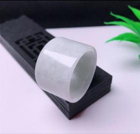 翡翠扳指一枚