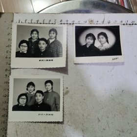 老照片：全家福2枚（父母和2个女儿、武汉人民照相馆）、2个女儿合影（汉口新风照相馆）、等3枚合售、70年代