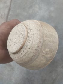 唐代黄釉大碗，口沿小磕皮或爆釉，其余全品