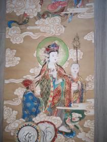 早年买的一幅绢本道教人物画，工笔重彩描金，画工一流，