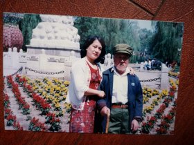 90年代老年父女游吉林市江南公园合影照片一张