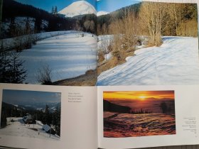 Мальовничa Українa Фотоальбом 风景如画的乌克兰 【（乌克兰语 英语 法语 德语） 大16开精装画册 1997年】