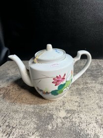 70年代，景德镇手绘鸳鸯戏水茶壶，盖纽后粘