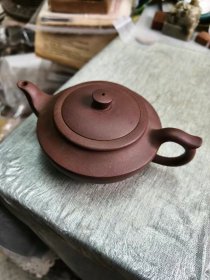 郑小芳款紫砂壶完好，工好