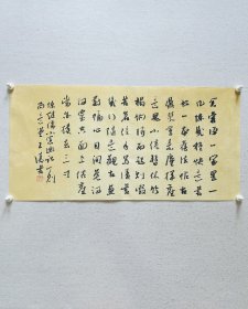 王涛，中国书协会员，湖北省书协创作研究员，湖北书法院特聘创作员，监利书协副主席，荆南印社副社长。 作品入展： 第五，六届全国新人新作展， 全国第九，十、十二、十三届书法篆刻， 一、三届全国草书大展， 全国二，三届青年书法篆刻展， 全国一，二届赵孟頫奖书法展， 全国首届小品书法展… 来自作者，保真。34 x 68cm，粉彩纸（品相好，仿旧效果），未装裱，d2342。