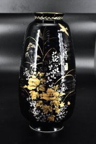 日本正峰窑陶瓷花瓶 一件 花鸟图案 金边修饰 设计精美 瓶口直径：8cm 花瓶最宽处：14cm 高：29.5cm